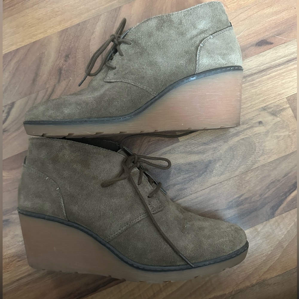 Clarks Tan Suede Lace-Up Wedges